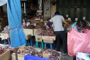 Dried Seafood Market в близост до станция номер 8 - Tha Tien